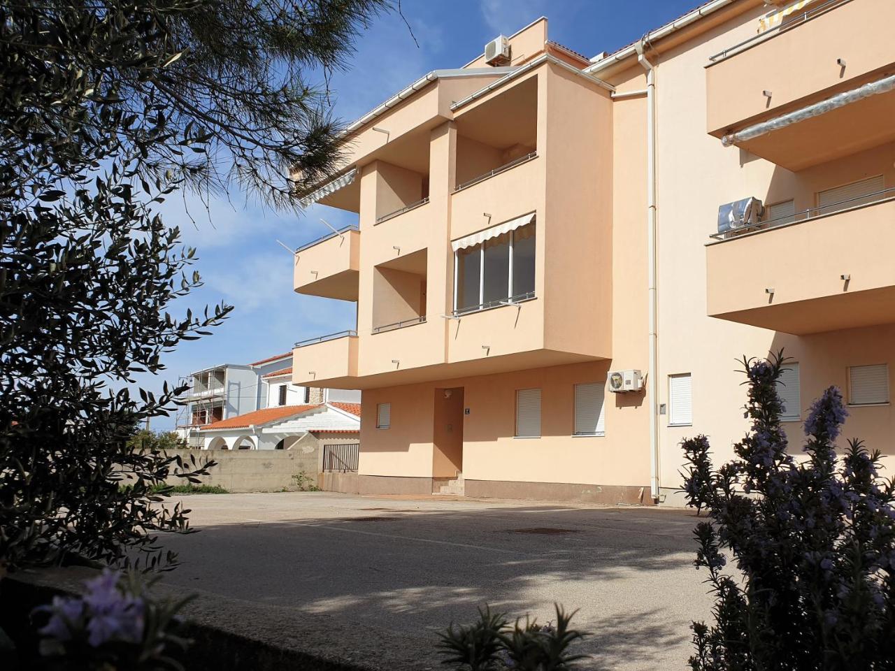 Apartment Valamar Novalja Exterior foto